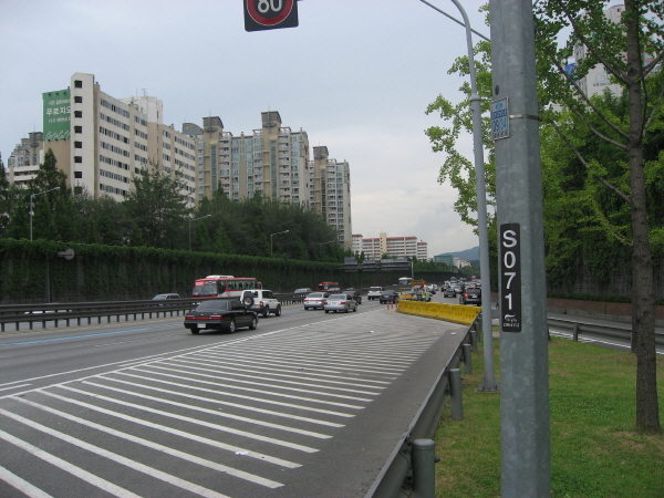 고속국도1호(부산방향) 반포 진출 A 지난280M 사진