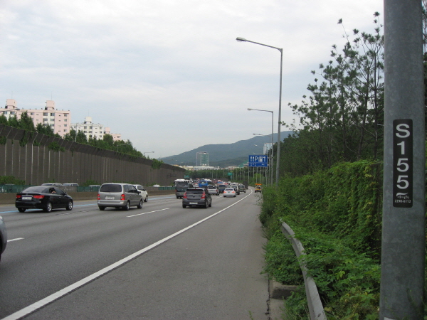 고속국도1호(부산방향) 서초 진출 B 지난 585M 사진