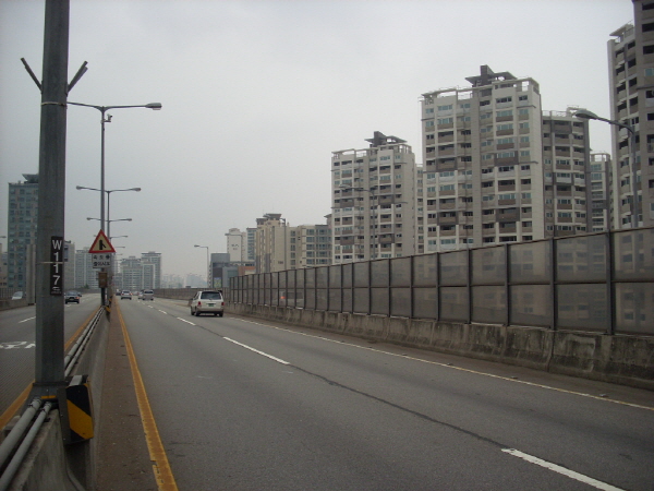 내부순환로(성산방향) 사근down램프 지난 1935M 사진