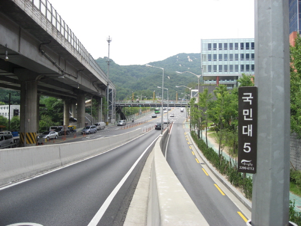 내부순환로(성산방향) 국민대진출램프 시점 지난 200m 사진