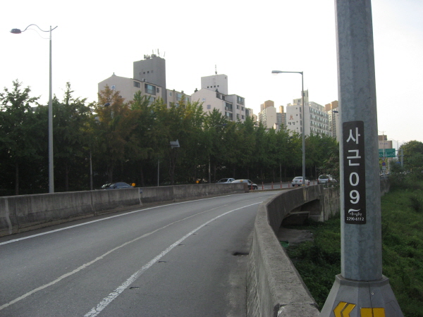 내부순환로(성산방향) 사근진출램프 시점 지난 240M 사진